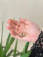 سلسال بالاسم مدموج بفراشة