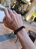 اسوارة بالاسم باللون الأسود الراقي