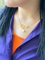 سلسال بالاسم مرصع زركون مع وردة - لمسة من الفخامة...