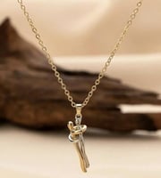 سلسال العناق ( ليحتضنك دائما بدلاٌ عني )