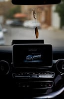 تعليقة كسرة عود للسيارة بالاسم