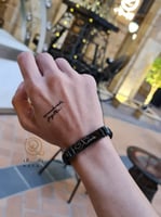 اسوارة بالاسم باللون الأسود الراقي