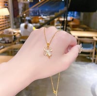 سلسال زهرة بشكل ناعم