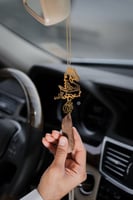 تعليقة سيارة عود برسمة خيل من رافال