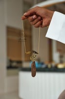 تعليقة بحفر الايادي ماسكة يد بعض