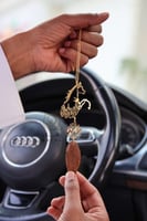 تعليقة خيل مع كسرة العود