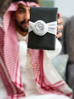 تغليف هدية رافال الانيق