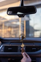 تعليقة خيل مع كسرة العود بشكل فخامه