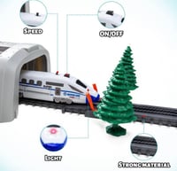 لعبة القطار العملاق السريع مع سكة