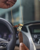 تعليقة بحفر الأيادي ماسكين بعض