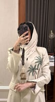 عباية نجديه بتطريز شكل نخله