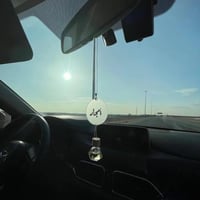 تعليقة سيارة بالاسم مع فواحة