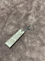 ميدلية او تعليقة بأحرف اللوحة