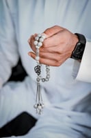 سبحه بلون مميز ونكتب الاسم حسب طلبك