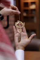 تعليقة الترند مسكة الأيادي