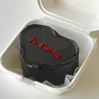 Lunchbox Black Heart Cake