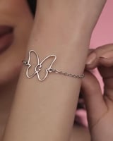 قلاده الفراشه بشكل انيق