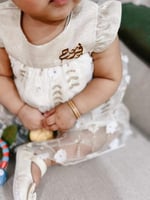 بروش بناتي بالاسم مع حبة الزركون