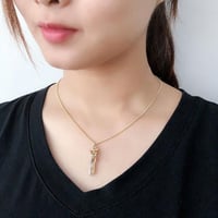 عقد العناق الأبدي ( ليحتضنك دائما بدلاٌ عني )