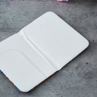 محفظة جواز سفر بتصميم انيق للسفر