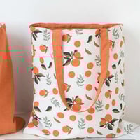 حقيبة كتف نسائية كبيرة بوجهين للتسوق لون برتقالي