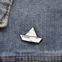 بروش قارب باللون الابيض عدد 1