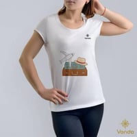 تيشرت حقيبة سفر و طائره