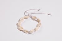 سوار ب صدف البحر بيج