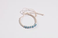 سوار بالحجر ازرق