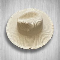 قبعة قش للشاطئ لون بيج فاتح