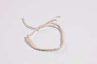 سوار خيط رمادي