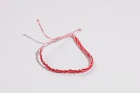 سوار خيط احمر وردي