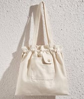 شنطة تسوق قماش بيضاء متعددة الجيوب بحزام غلق