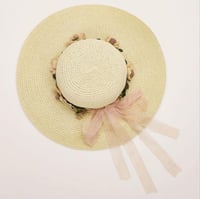 قبعة شاطئ / زينة ورد