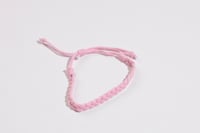 سوار خيط رمادي