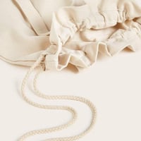 شنطة تسوق قماش بيضاء متعددة الجيوب بحزام غلق