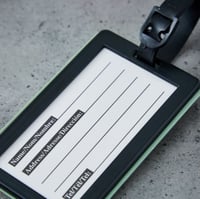 تاق حقيبة للسفر مصمم بشكل انيق وجميل