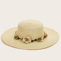 قبعة شاطئ / زينة ورد