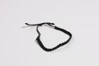 سوار خيط رمادي