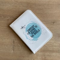 محفظة جواز سفر بتصميم انيق للسفر