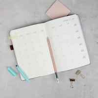 منظم اسبوعي 2026 نعم حولنا ( بنفسجي كبير ) - قرطاس...