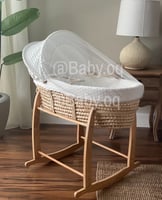 سلة موسى خيزران مفرش أبيض بخامة محببة وقاعدة خشبي...