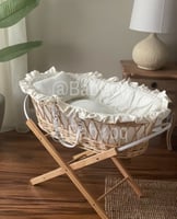 سلة موسى مُوديل إكس مع مفرش سكري بـ أطراف مُكرنشه...