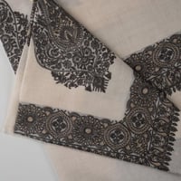 شال كشميري بشمينه من ڤالور مطرز الي