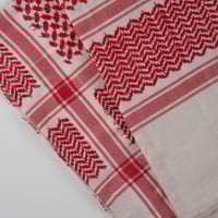 شال كشميري من فالور احمر بيج