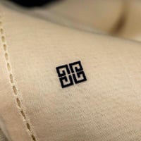 شماغ بيج من جيفنشي