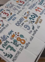 طقم 12 بربتوز للمواليد مزين بأسماء الأشهر