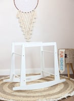 مهد مواليد (سلة موسى) + قاعدة هزاز ابيض