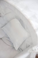 مهد مواليد (سلة موسى) لون ابيض + قاعدة خشبي