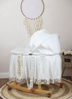 مهد مواليد (سلة موسى) ابيض + قاعدة خشبي